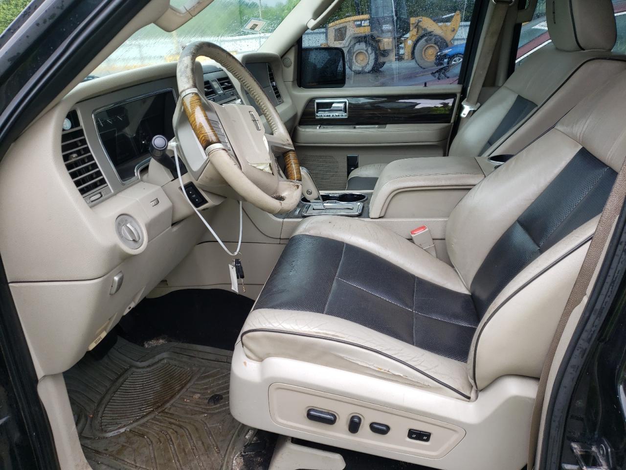 Photo 19 from auction – 2010 LINCOLN NAVIGATOR with VIN 5LMJJ3H52AEJ05607