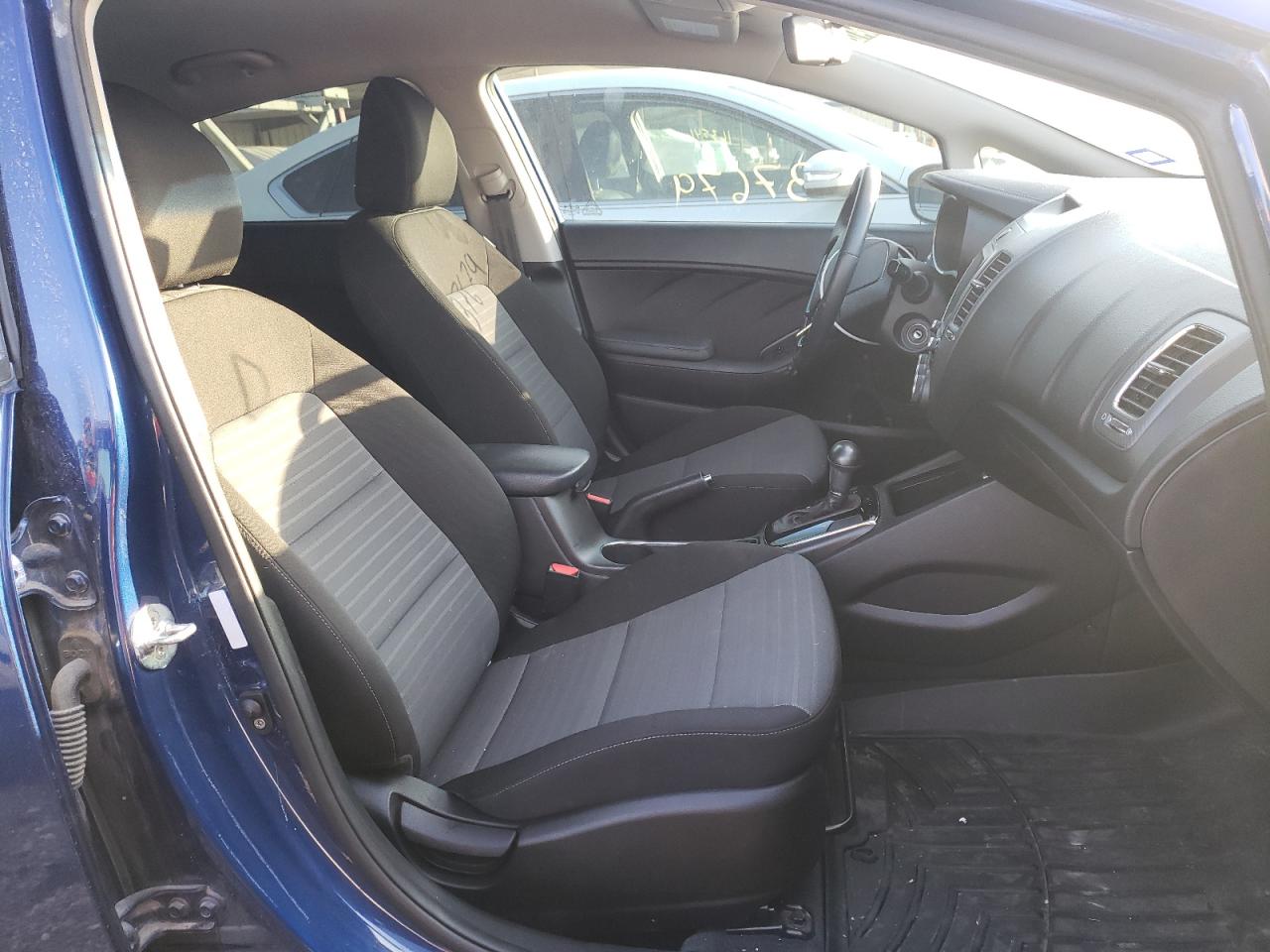 Photo 19 from auction – 2018 KIA FORTE LX with VIN 3KPFL4A79JE225028