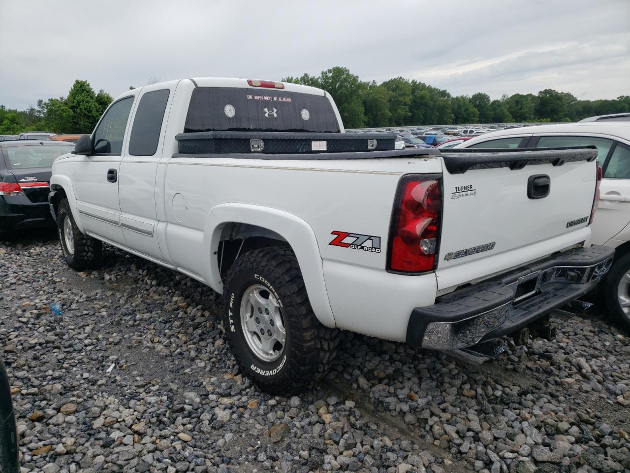 Фото 3 с аукциона – 2004 CHEVROLET SILVERADO с VIN 2GCEK19T641250484