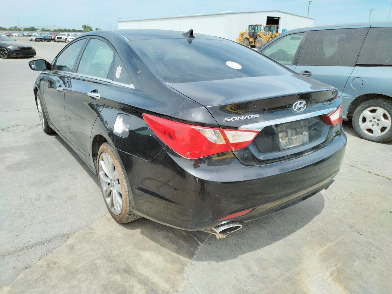 Photo 3 from auction – 2011 HYUNDAI SONATA SE with VIN 5NPEC4AC2BH038526