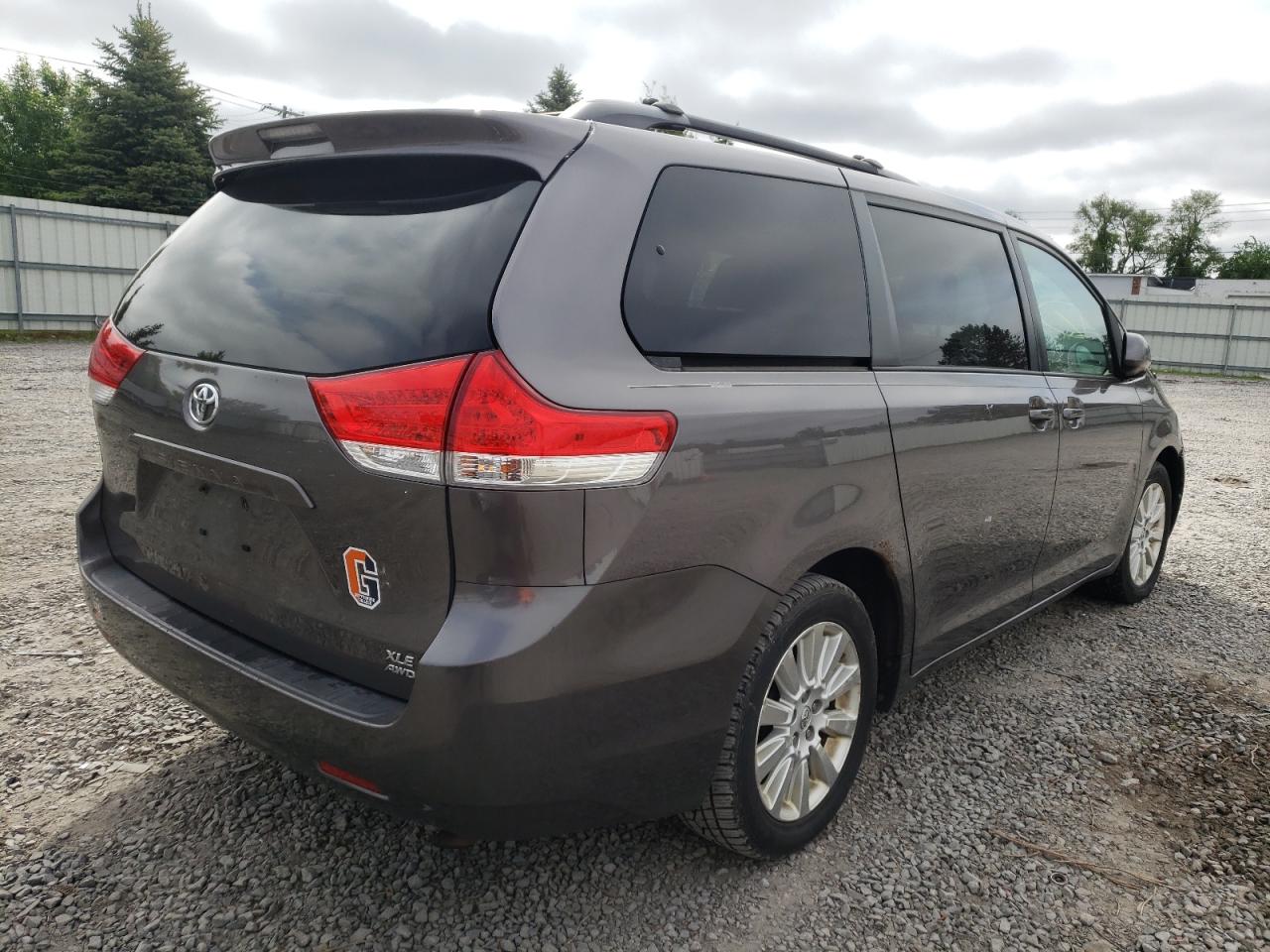 Photo 17 from auction – 2011 TOYOTA SIENNA XLE with VIN 5TDDK3DC5BS014266