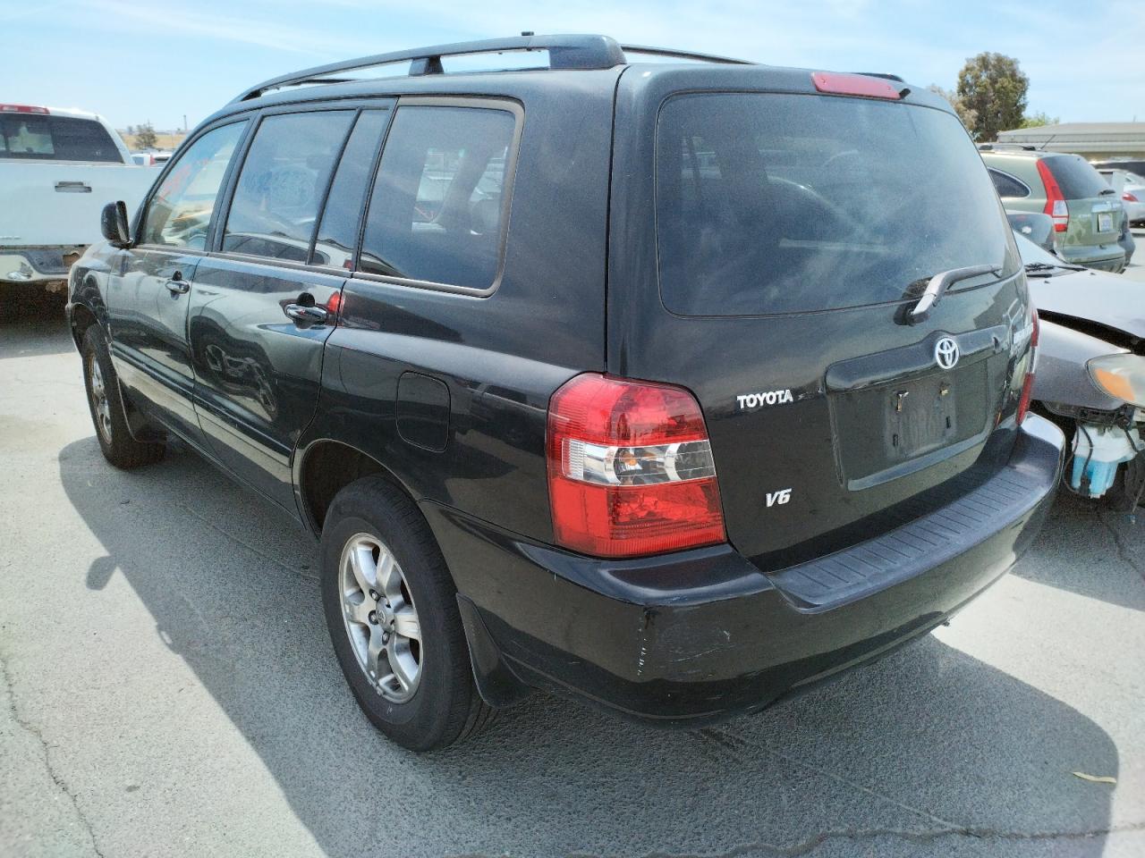 Photo 3 from auction – 2004 TOYOTA HIGHLANDER with VIN JTEGP21A340031323