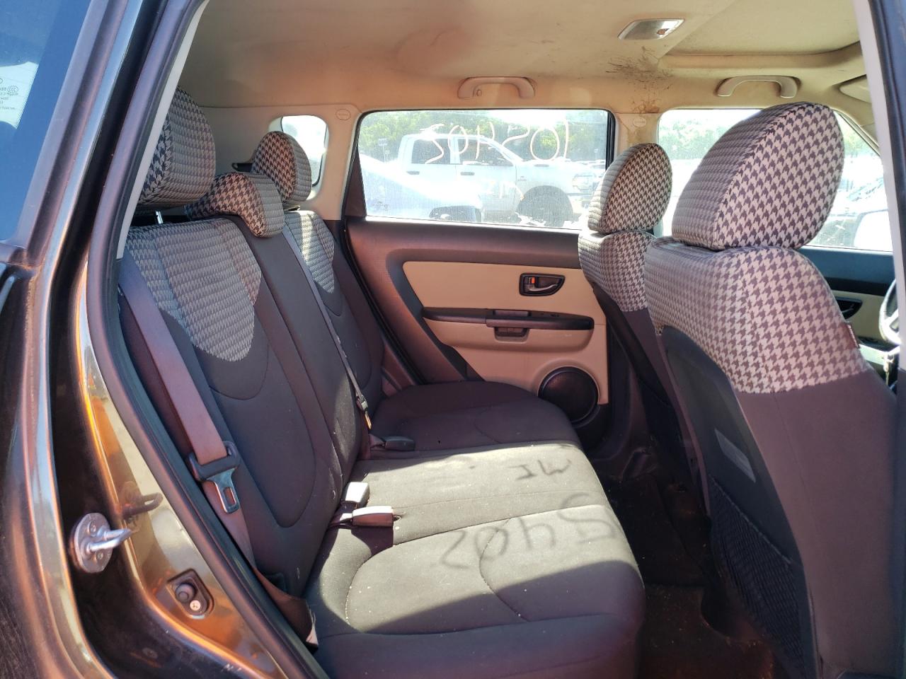 Photo 6 from auction – 2011 KIA SOUL + with VIN KNDJT2A21B7272414
