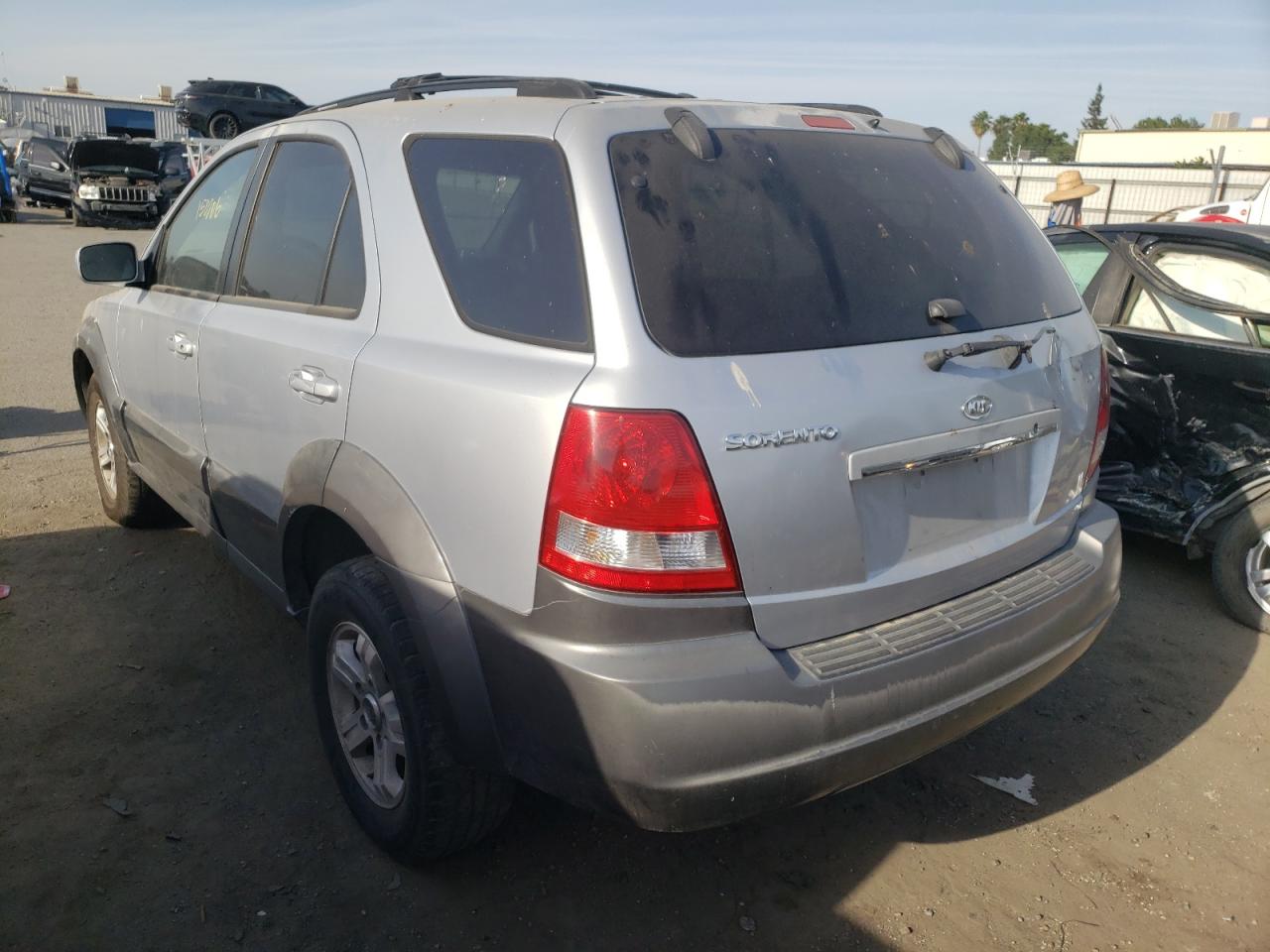 Photo 3 from auction – 2005 KIA SORENTO EX with VIN KNDJD733455467794