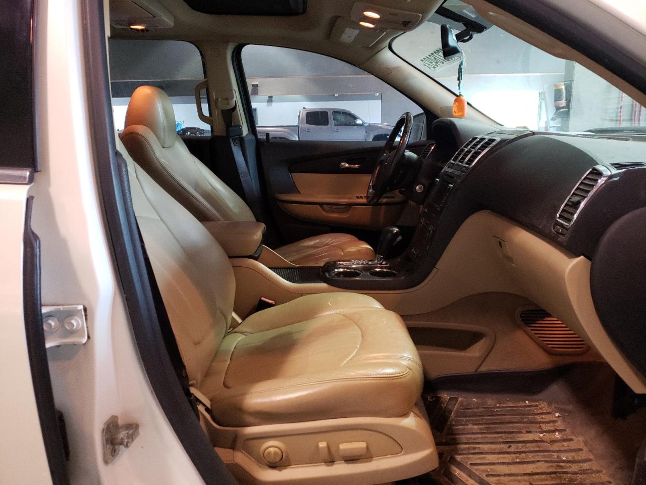 Photo 5 from auction – 2011 GMC ACADIA DEN with VIN 1GKKVTED7BJ379345