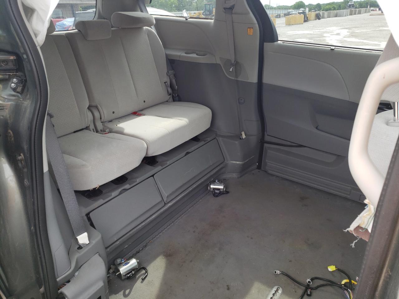 Photo 18 from auction – 2013 TOYOTA SIENNA LE with VIN 5TDKK3DC5DS372445
