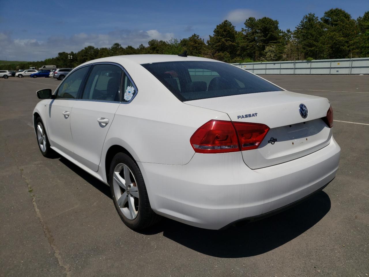 Photo 16 from auction – 2014 VOLKSWAGEN PASSAT S with VIN 1VWAT7A36EC051535