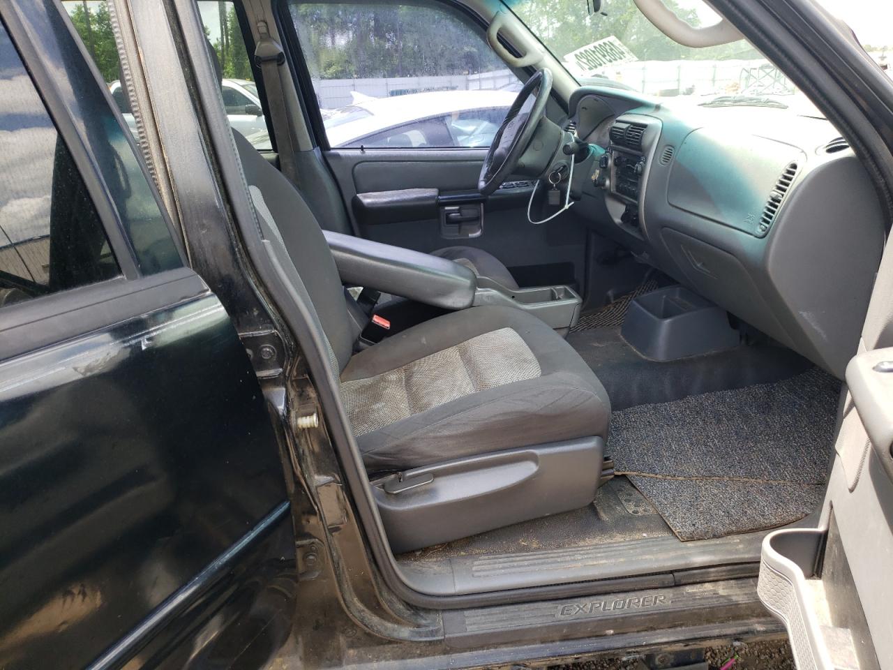 Photo 19 from auction – 2005 FORD EXPLORER S with VIN 1FMZU77K25UB13391