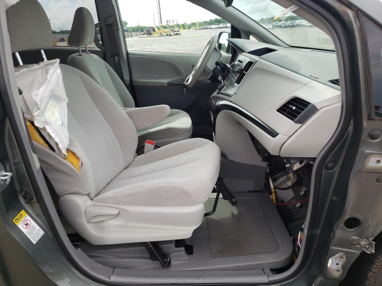 Photo 19 from auction – 2013 TOYOTA SIENNA LE with VIN 5TDKK3DC5DS372445
