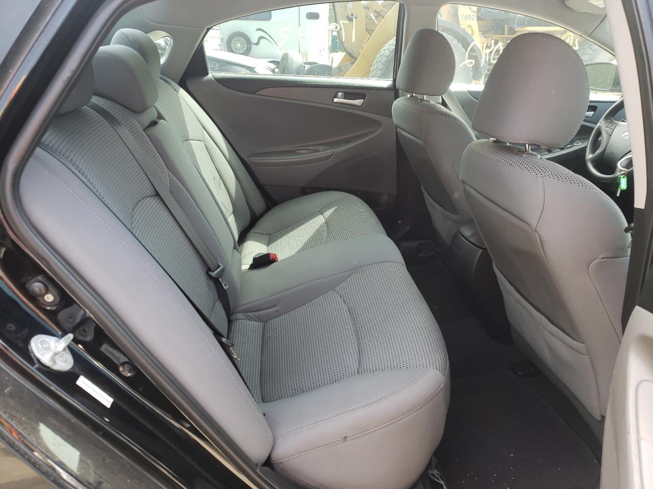Photo 18 from auction – 2011 HYUNDAI SONATA with VIN 5NPEB4AC6BH029539