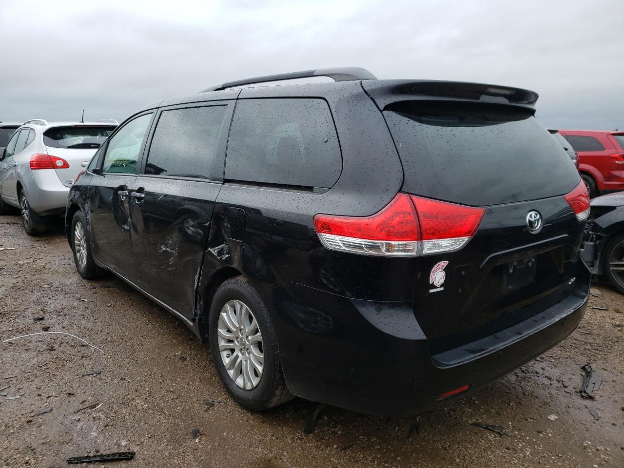 Photo 3 from auction – 2011 TOYOTA SIENNA XLE with VIN 5TDYK3DC4BS106468