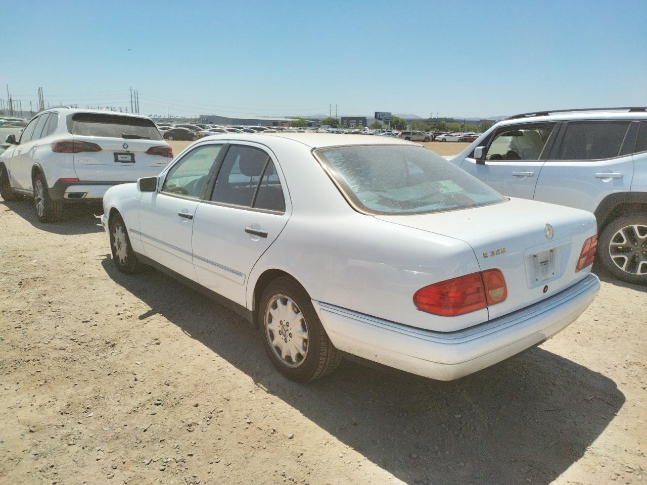 Photo 3 from auction – 1998 MERCEDES-BENZ E 320 with VIN WDBJF65F5WA629855