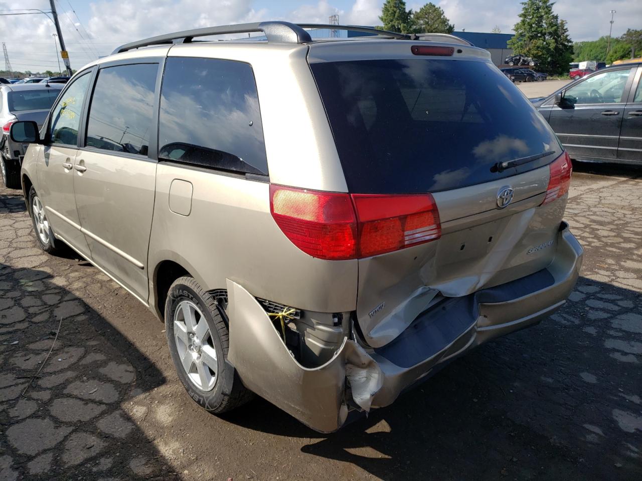 Photo 16 from auction – 2004 TOYOTA SIENNA CE with VIN 5TDZA23C94S011958