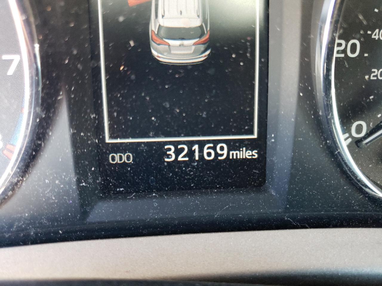 Photo 13 from auction – 2017 TOYOTA RAV4 LIMIT with VIN 2T3YFREV0HW360936