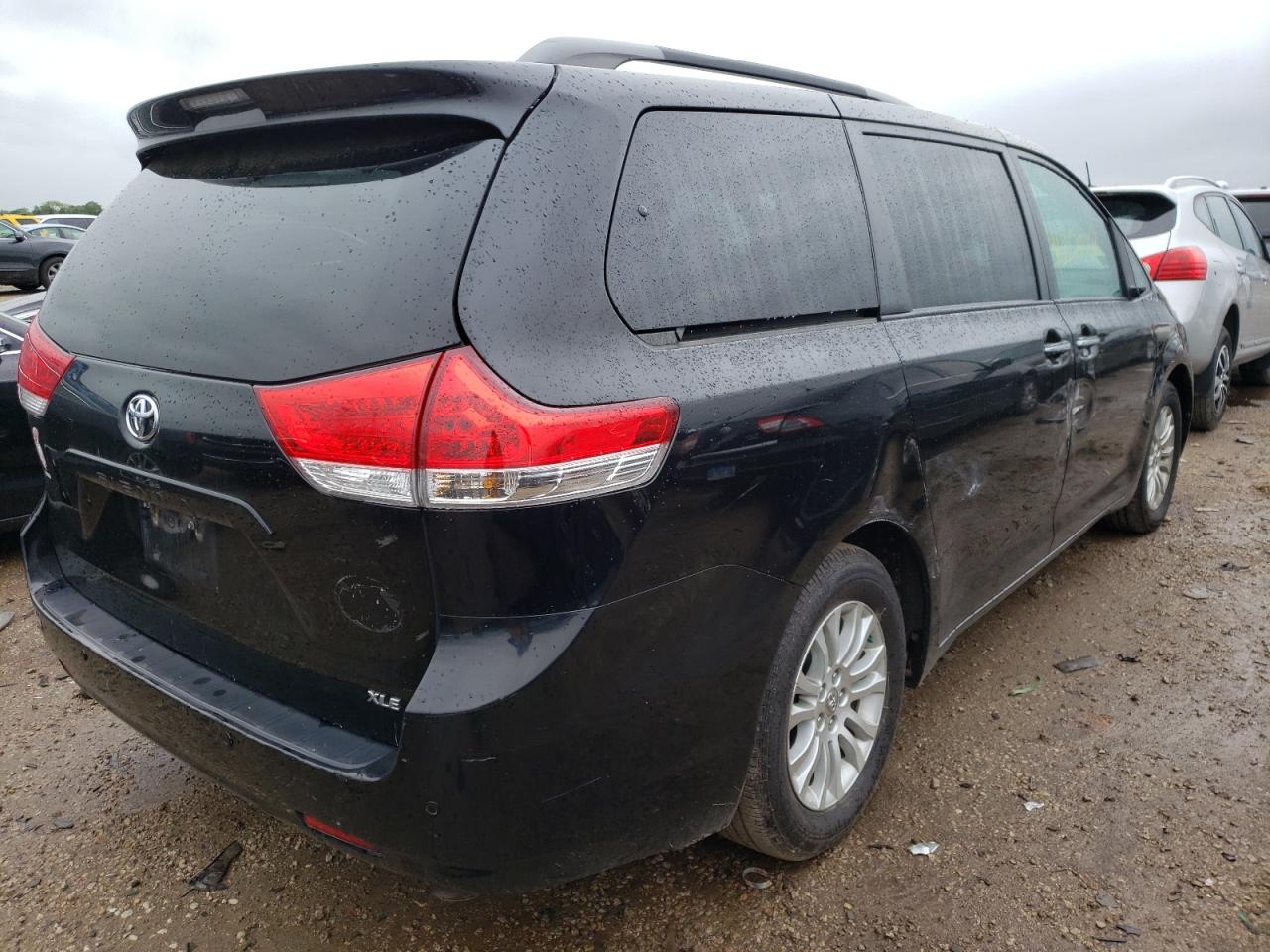Photo 4 from auction – 2011 TOYOTA SIENNA XLE with VIN 5TDYK3DC4BS106468