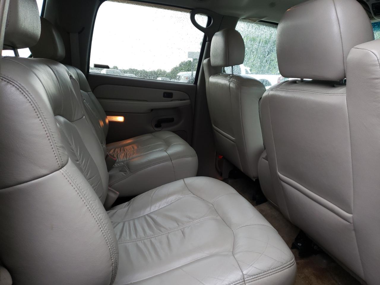 Photo 18 from auction – 2001 CHEVROLET SUBURBAN K with VIN 3GNFK16TX1G226577