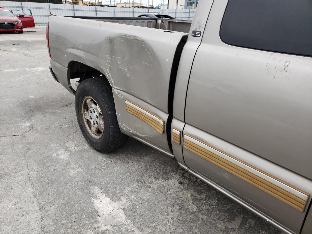 Photo 9 from auction – 2001 CHEVROLET SILVERADO with VIN 2GCEC19V411191042