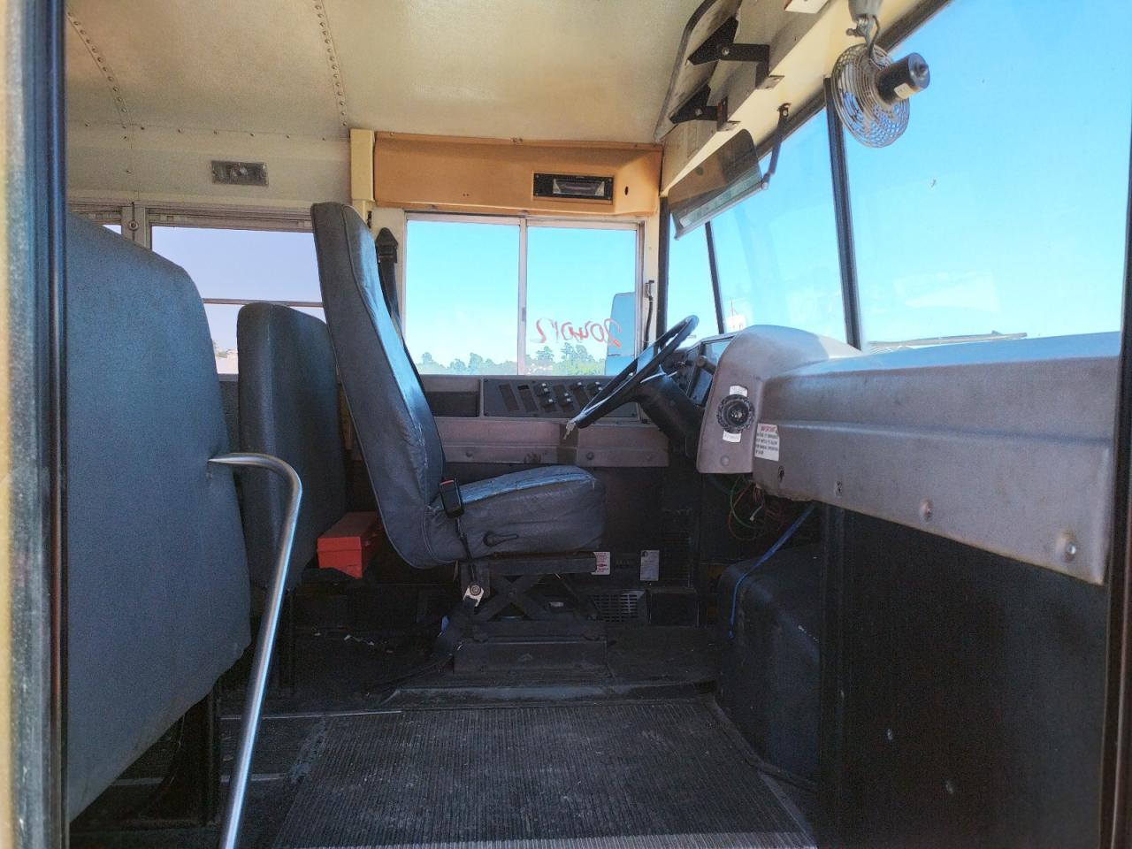 Photo 5 from auction – 2003 IC CORPORATION 3000 with VIN 4DRBRAAN63B953184