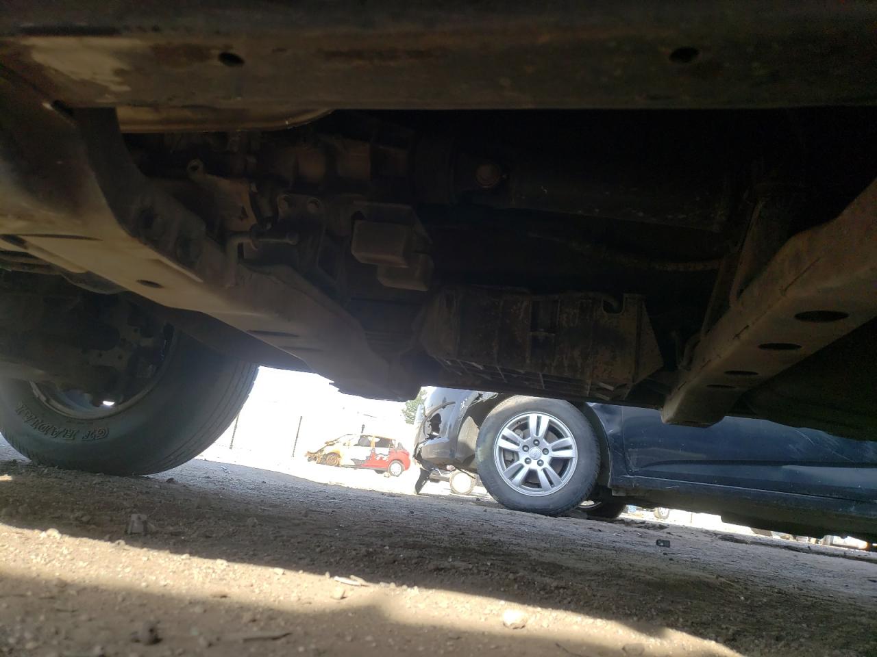 Photo 9 from auction – 2005 KIA SORENTO EX with VIN KNDJD733455467794