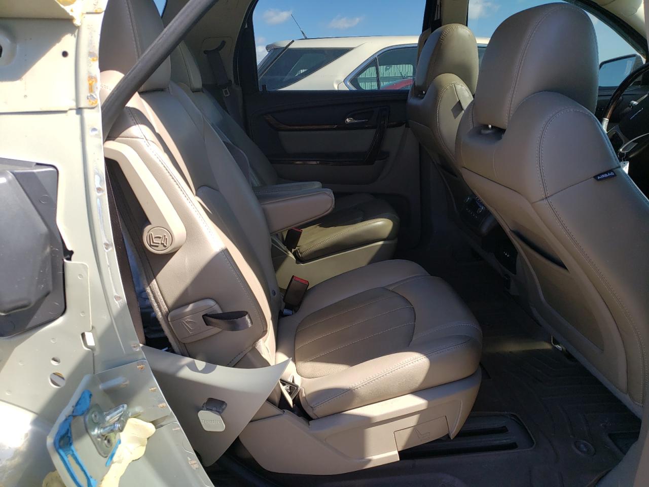 Photo 6 from auction – 2016 GMC ACADIA DEN with VIN 1GKKRTKD4GJ310595