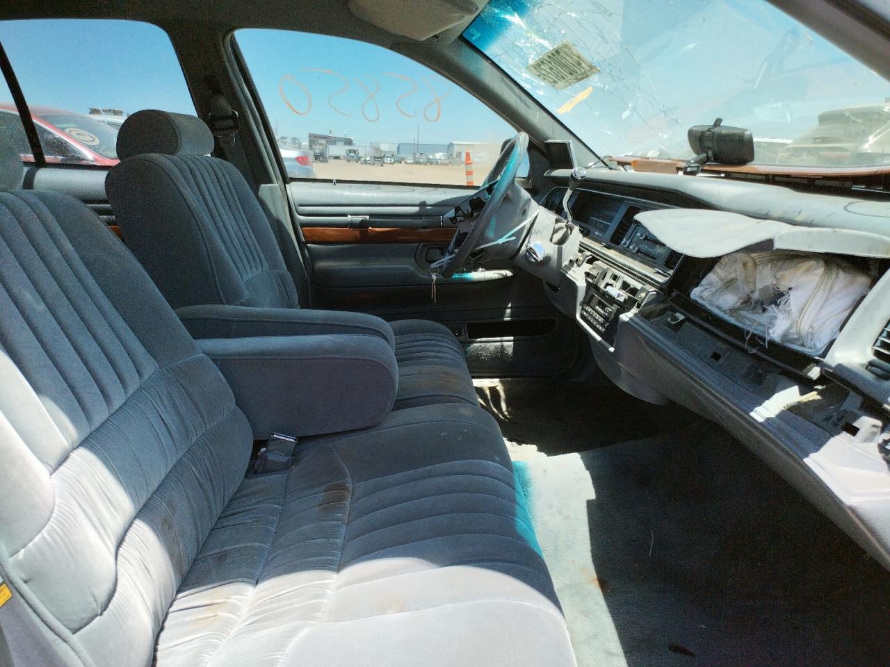Photo 5 from auction – 1994 MERCURY GRAND MARQ with VIN 2MELM75W7RX652084