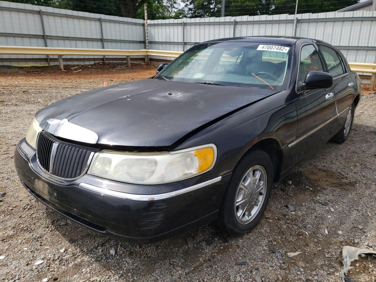 Photo 2 from auction – 2002 LINCOLN TOWN CAR with VIN 1LNHM82WX2Y653801