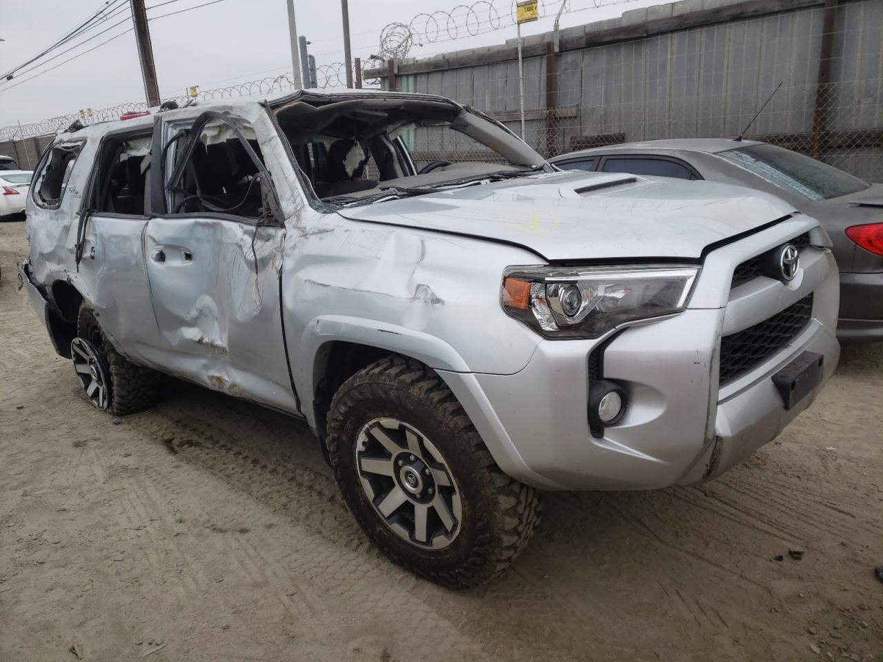 Photo 14 from auction – 2018 TOYOTA 4RUNNER SR with VIN JTEBU5JR5J5574116