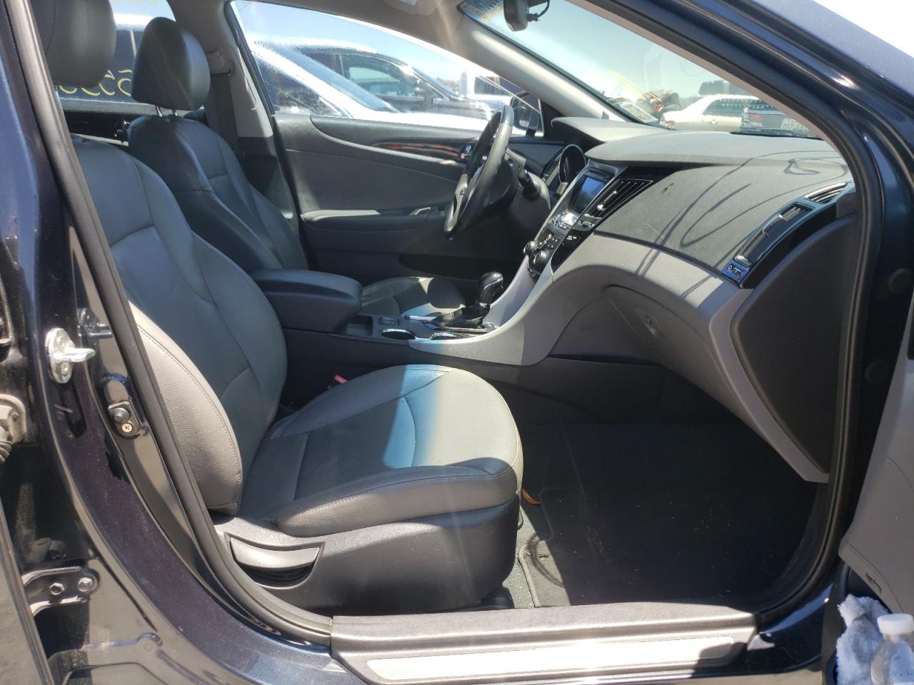 Photo 5 from auction – 2011 HYUNDAI SONATA SE with VIN 5NPEC4ACXBH190330