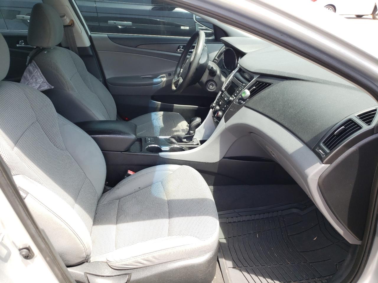 Photo 5 from auction – 2014 HYUNDAI SONATA GLS with VIN 5NPEB4AC3EH902054