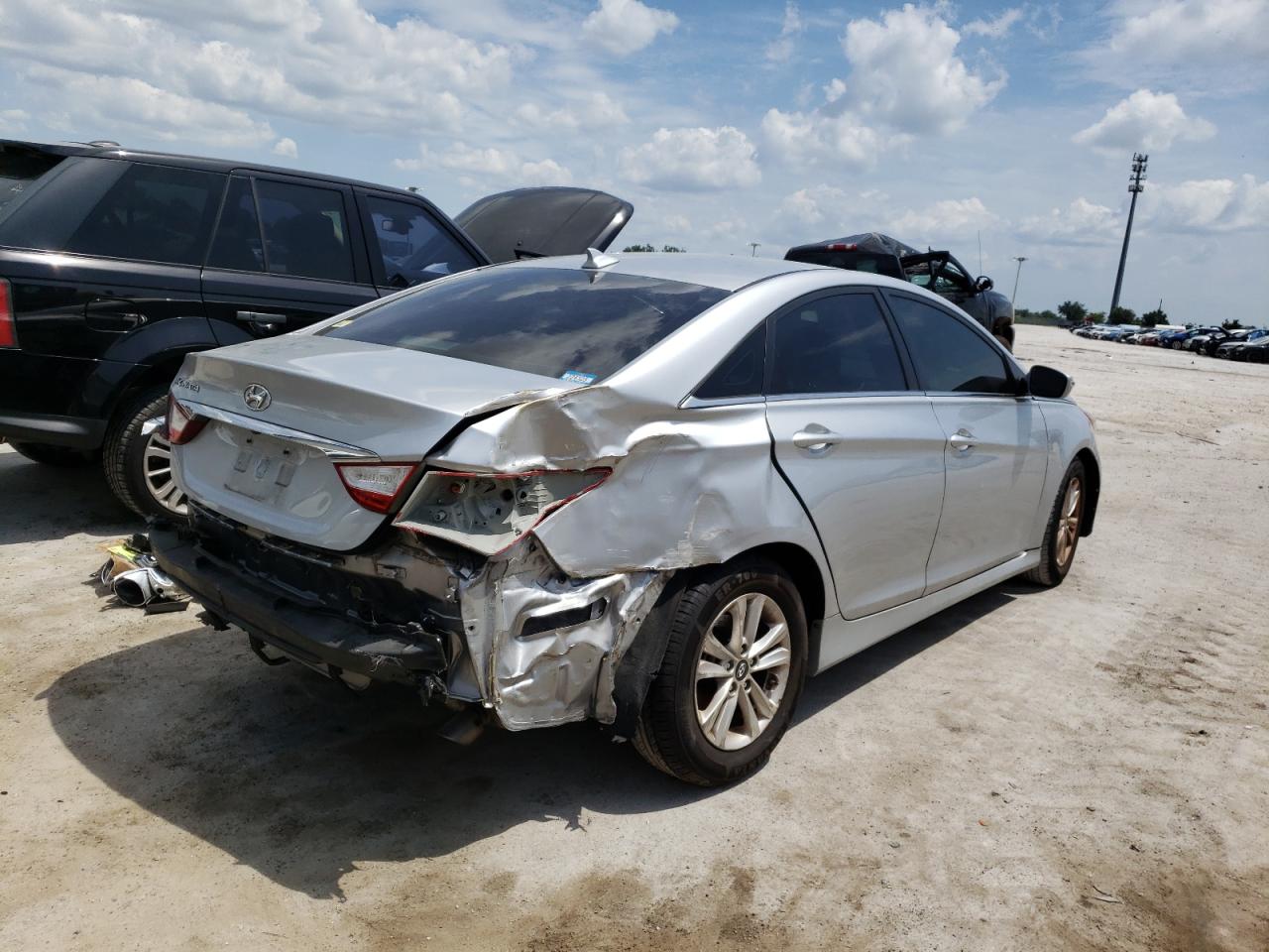 Photo 4 from auction – 2014 HYUNDAI SONATA GLS with VIN 5NPEB4AC3EH902054