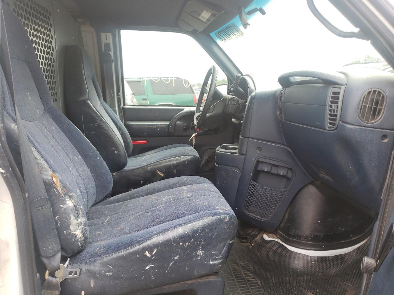 Photo 5 from auction – 2001 CHEVROLET ASTRO with VIN 1GCDM19W21B131715