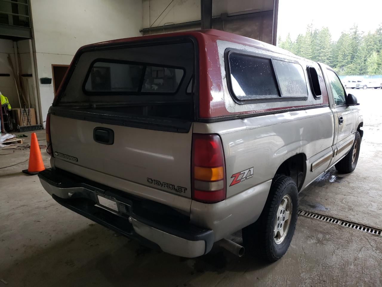 Photo 4 from auction – 2000 CHEVROLET SILVERADO with VIN 1GCEK14T1YE427437