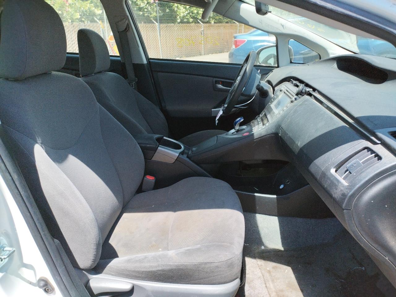 Photo 5 from auction – 2015 TOYOTA PRIUS with VIN JTDKN3DU8F0438069