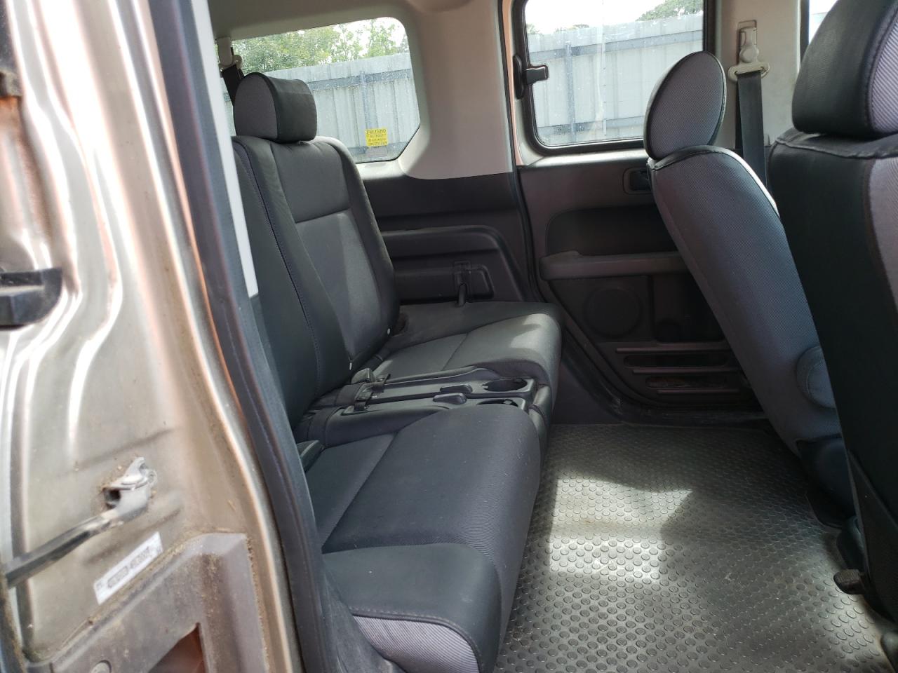 Photo 17 from auction – 2004 HONDA ELEMENT EX with VIN 5J6YH18504L000998