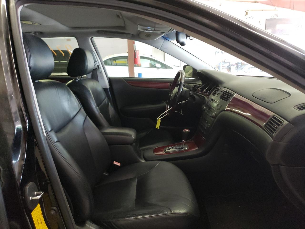 Photo 5 from auction – 2002 LEXUS ES 300 with VIN JTHBF30G025036152