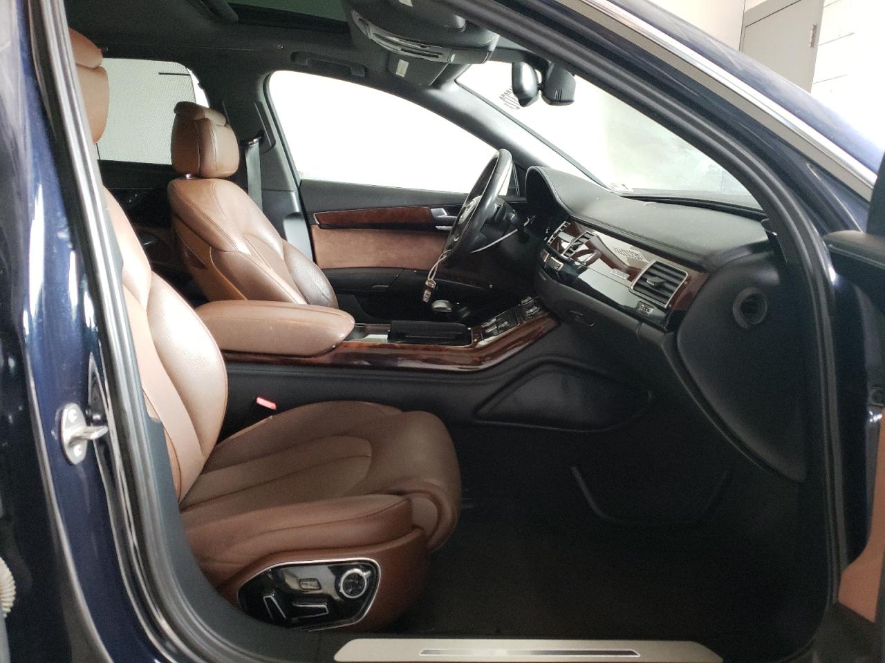 Photo 19 from auction – 2013 AUDI A8 L QUATT with VIN WAUR2AFDXDN018089