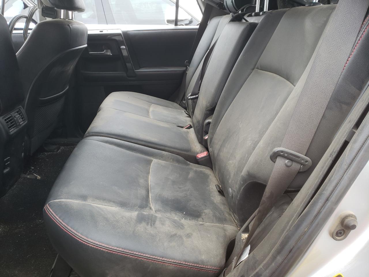 Photo 18 from auction – 2018 TOYOTA 4RUNNER SR with VIN JTEBU5JR5J5574116