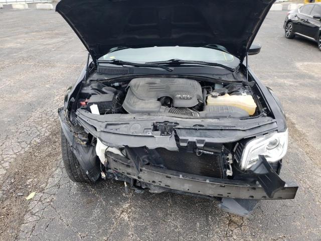Photo 7 from auction – 2017 CHRYSLER 300 LIMITE with VIN 2C3CCARG5HH648035