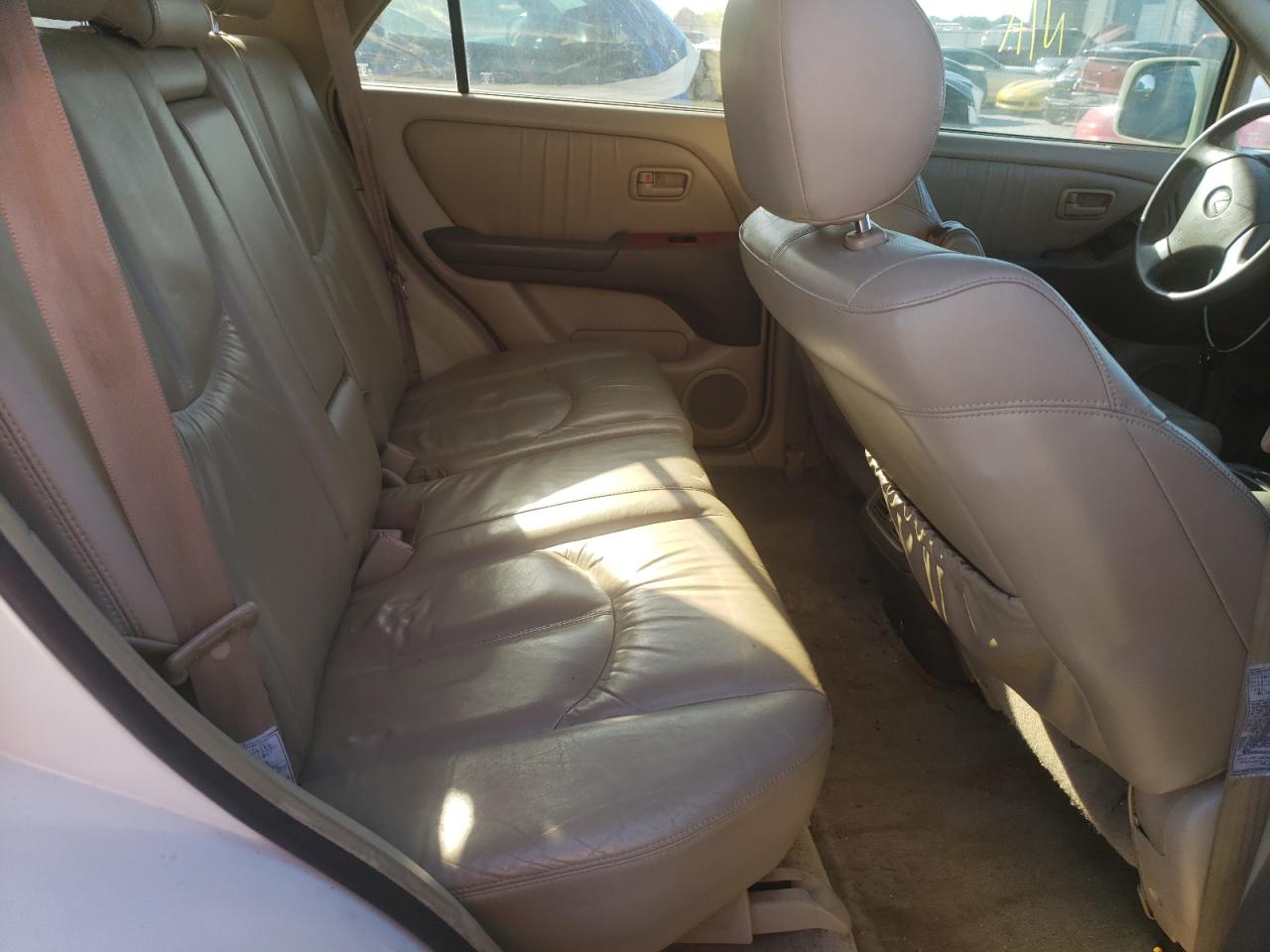 Photo 18 from auction – 2000 LEXUS RX 300 with VIN JT6HF10U9Y0131389