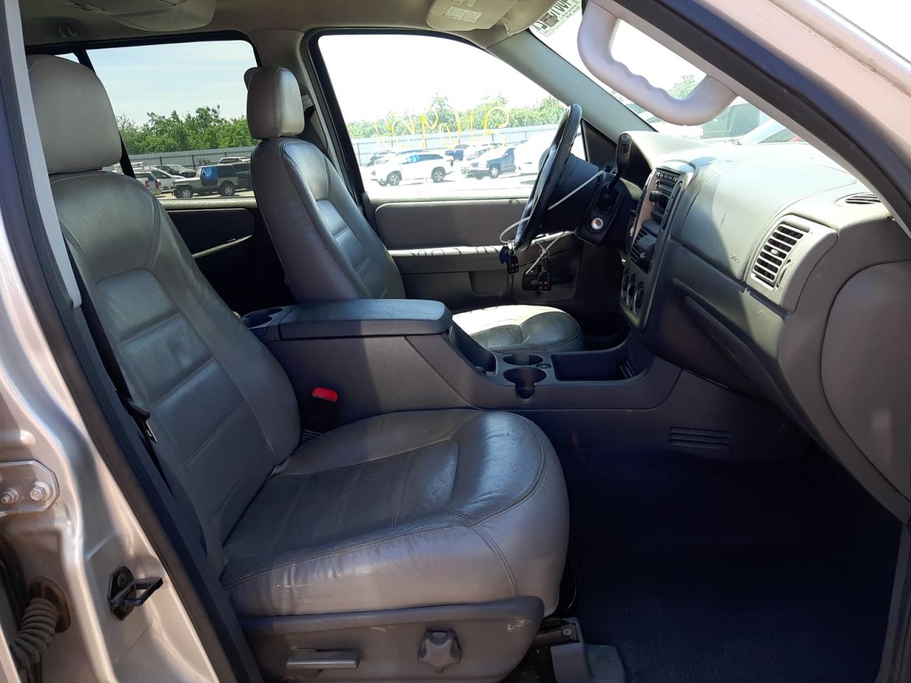 Photo 5 from auction – 2005 FORD EXPLORER X with VIN 1FMZU63E35ZA45115