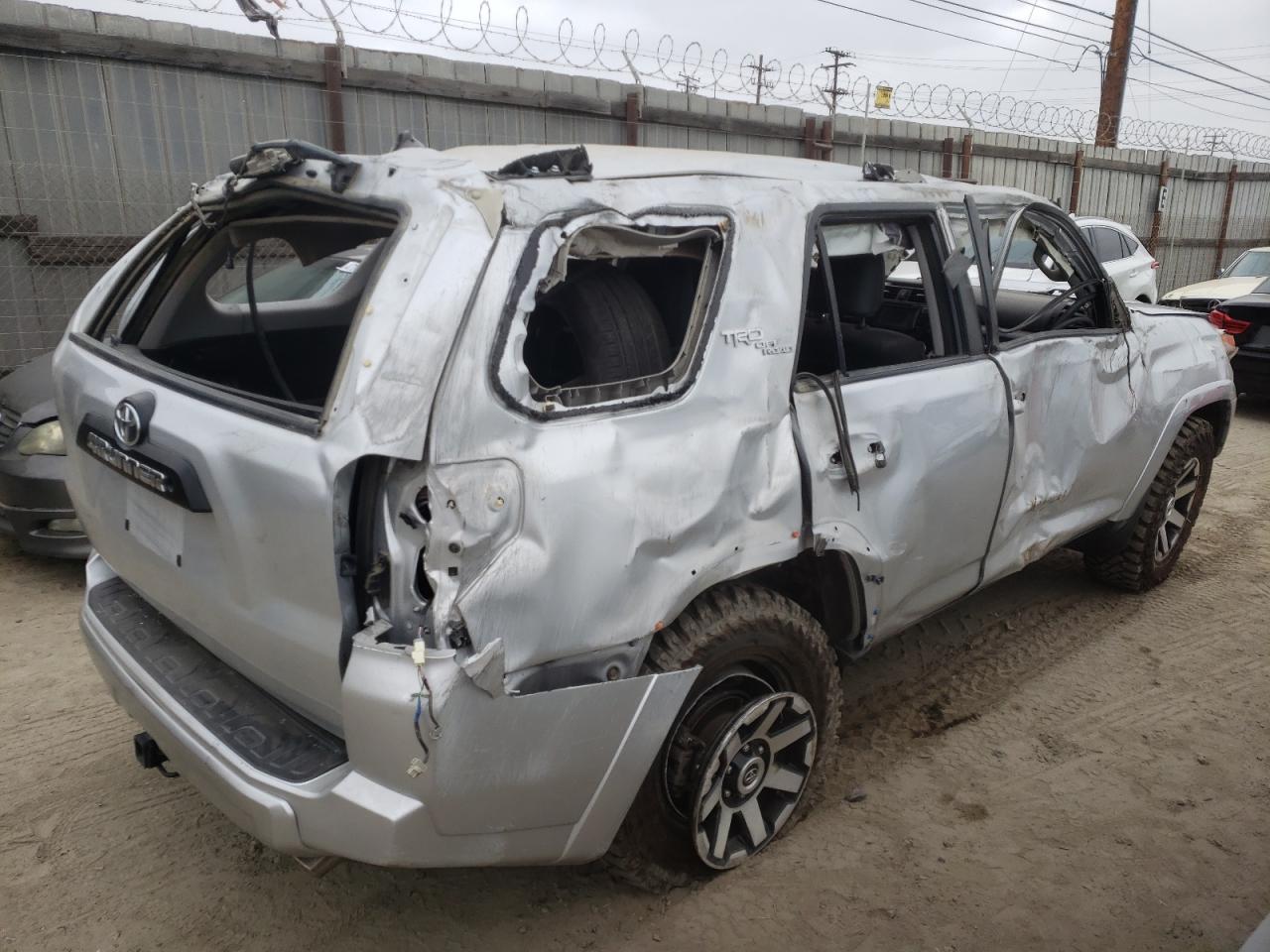 Photo 17 from auction – 2018 TOYOTA 4RUNNER SR with VIN JTEBU5JR5J5574116