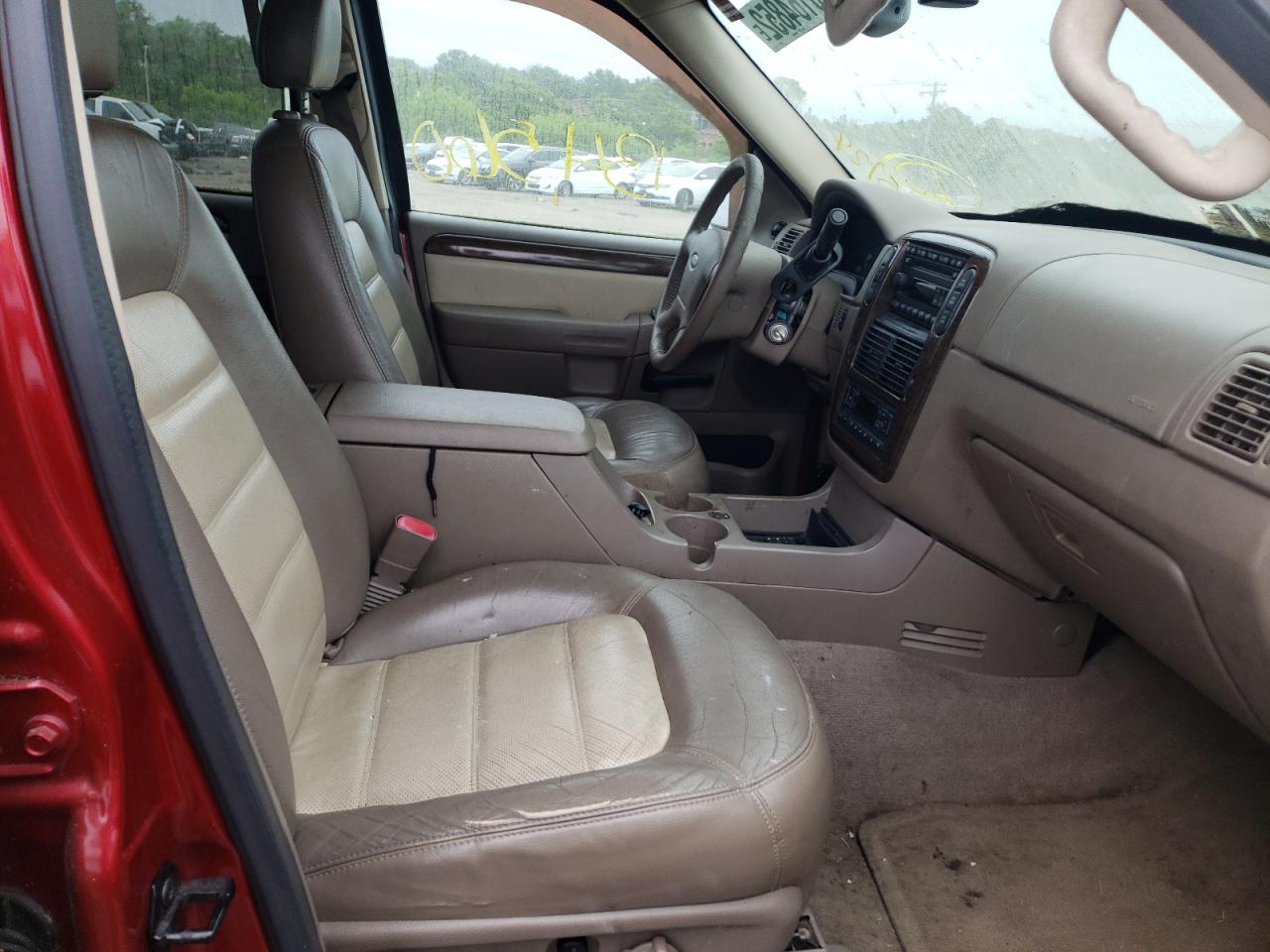 Photo 19 from auction – 2005 FORD EXPLORER with VIN 1FMZU74K75UB91752
