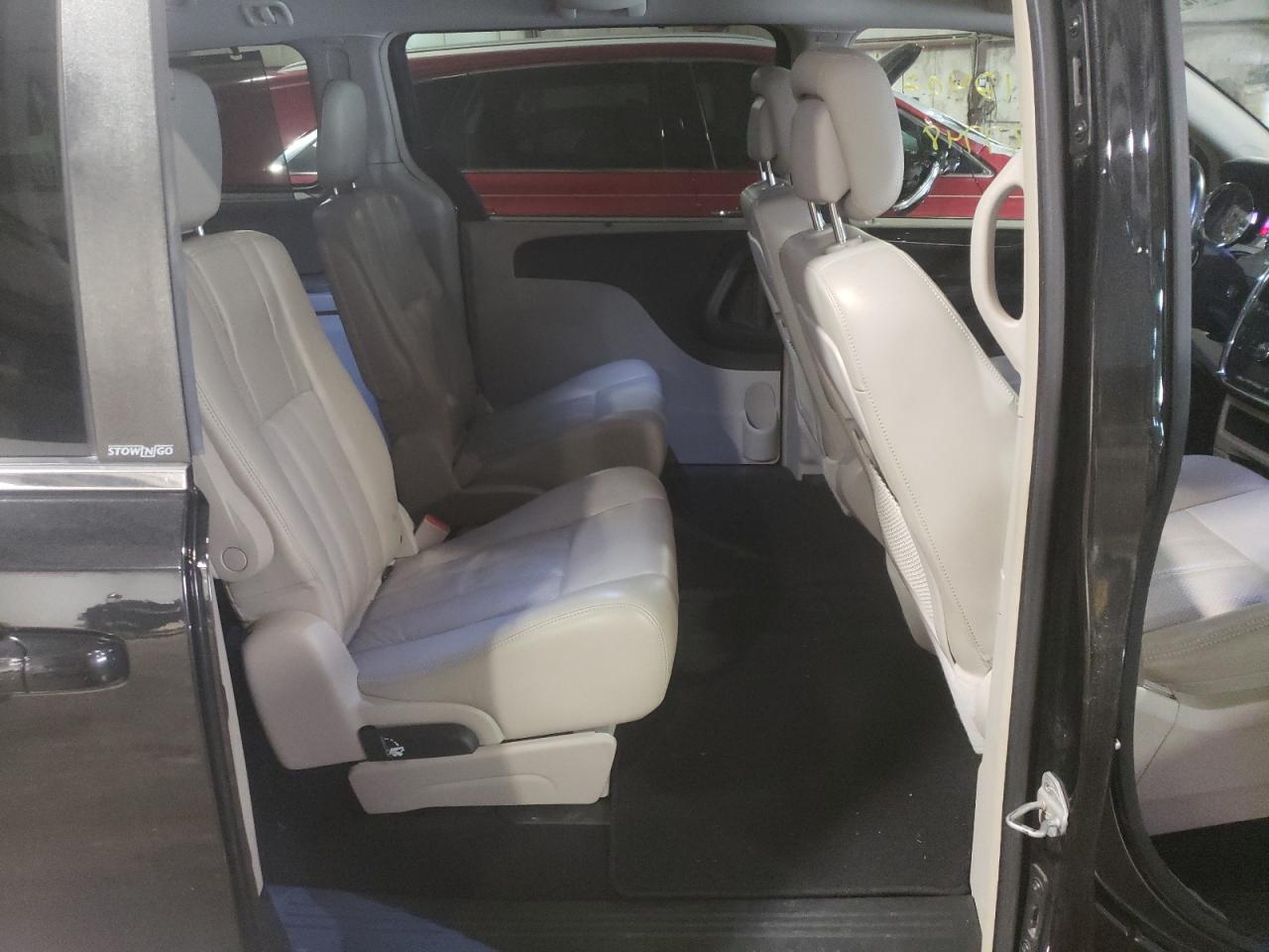 Photo 18 from auction – 2011 CHRYSLER TOWN & COU with VIN 2A4RR8DG5BR631607