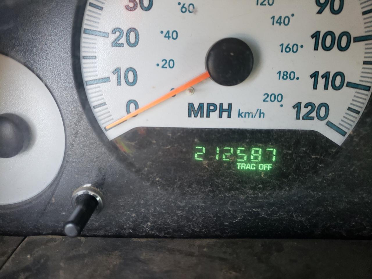 Photo 13 from auction – 2005 DODGE GRAND CARA with VIN 2D4GP44L75R411188