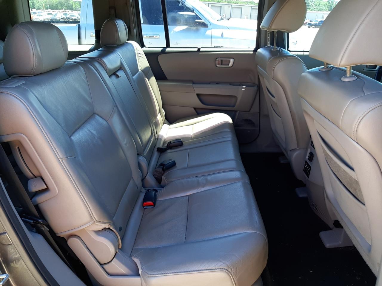 Photo 6 from auction – 2011 HONDA PILOT TOUR with VIN 5FNYF4H93BB016631