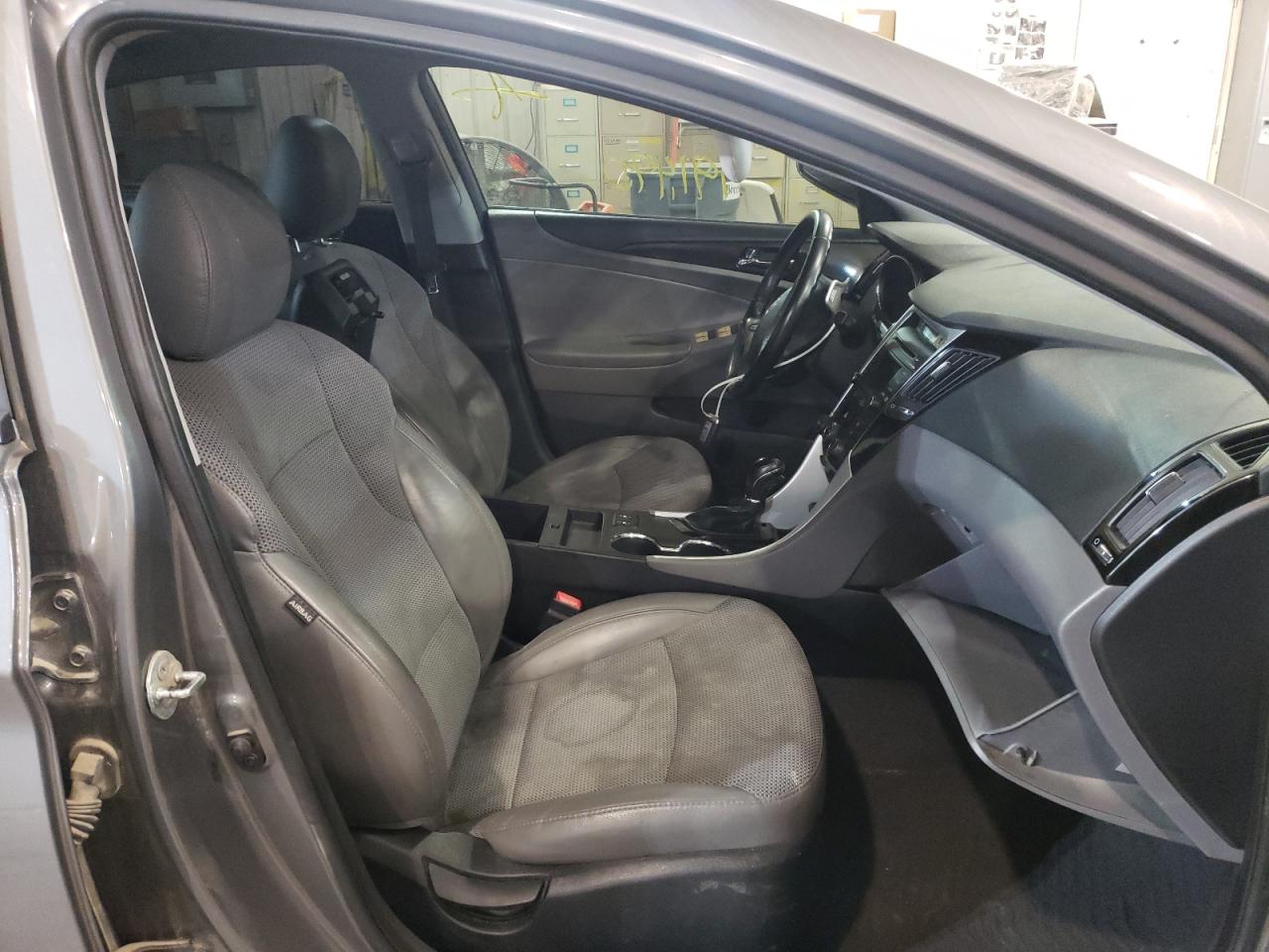 Photo 19 from auction – 2014 HYUNDAI SONATA SE with VIN 5NPEC4AC6EH896540