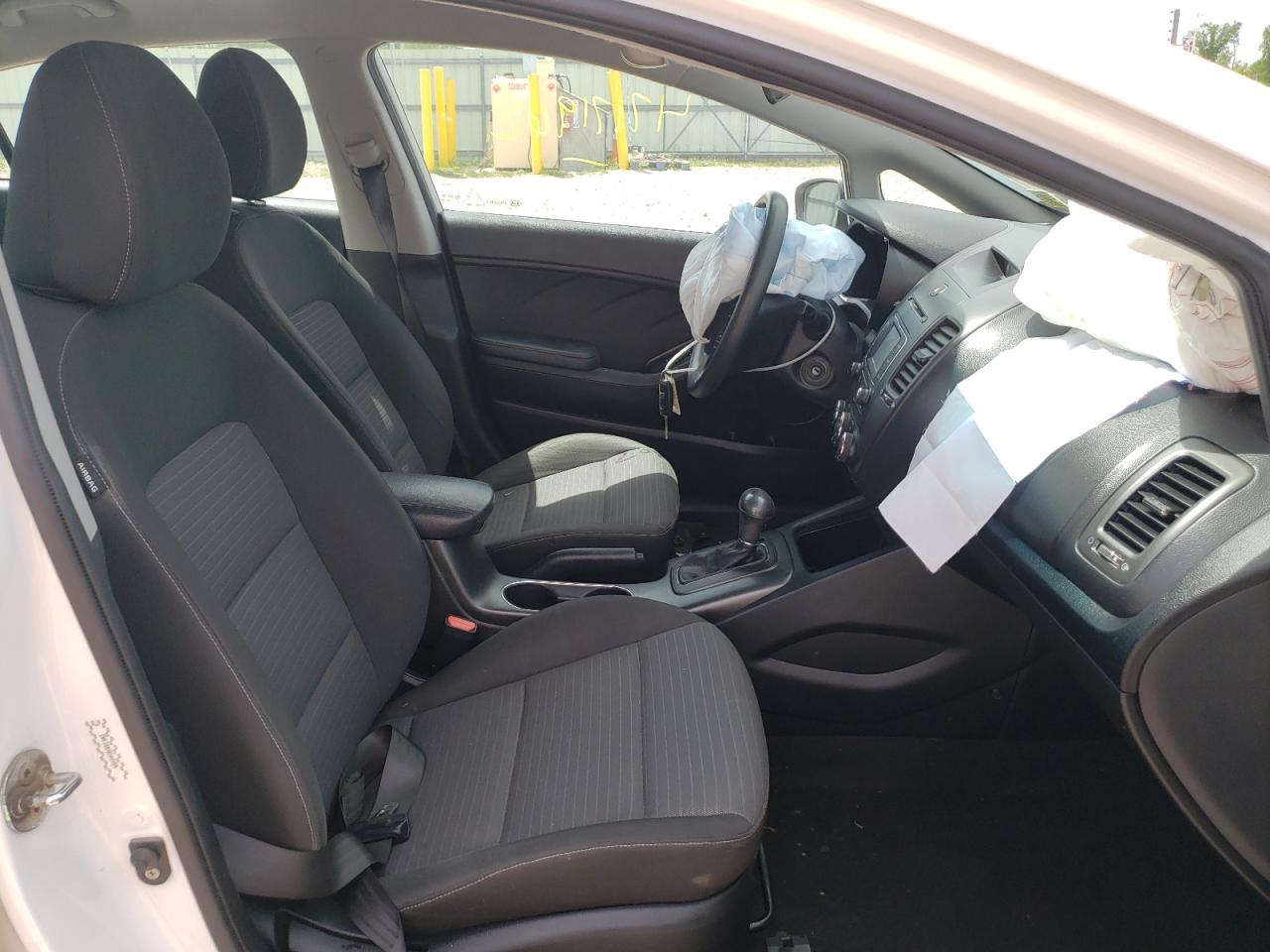 Photo 19 from auction – 2016 KIA FORTE LX with VIN KNAFX4A69G5445959