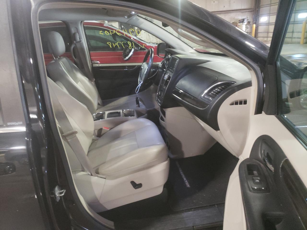 Photo 19 from auction – 2011 CHRYSLER TOWN & COU with VIN 2A4RR8DG5BR631607