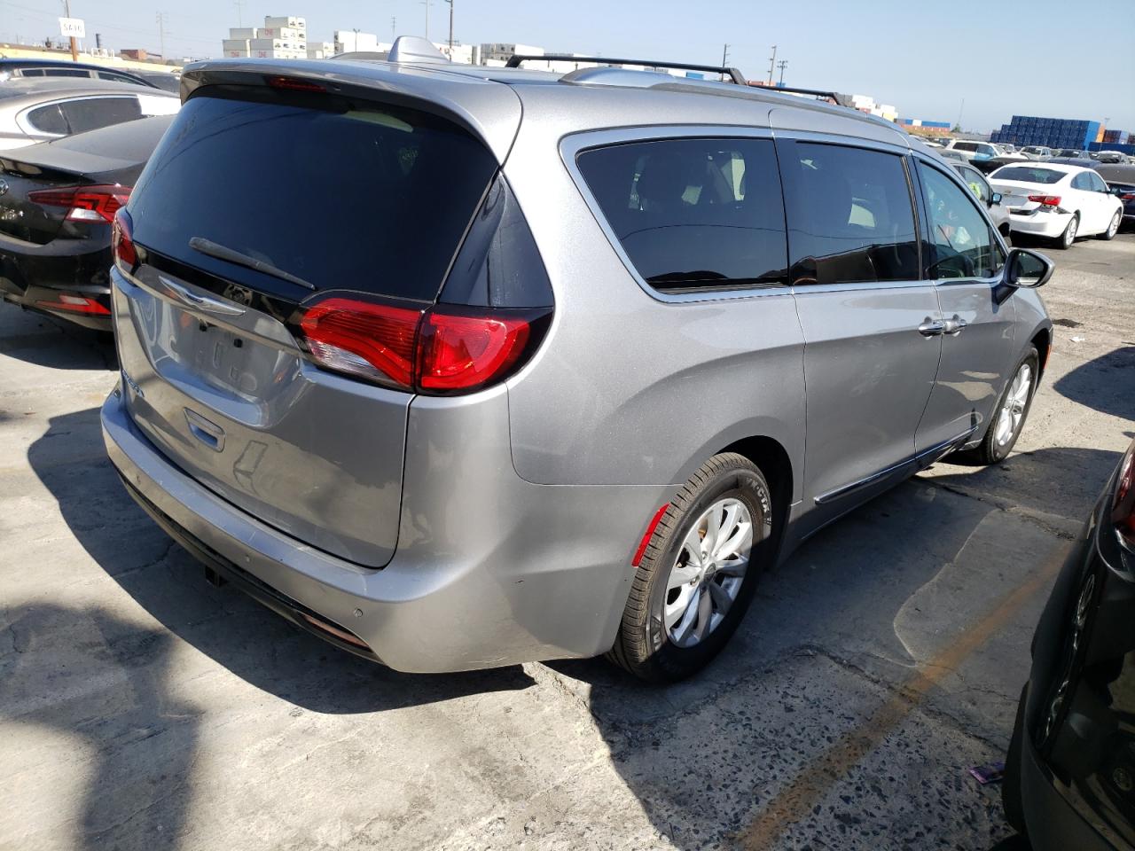 Photo 17 from auction – 2019 CHRYSLER PACIFICA T with VIN 2C4RC1BGXKR626632