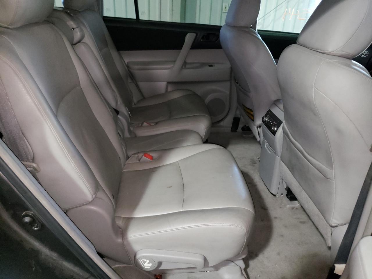 Photo 17 from auction – 2010 TOYOTA HIGHLANDER with VIN 5TDZK3EH2AS002493